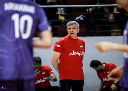 مومنی‌مقدم: قزاق‌ها سیستم دفاعی خوبی داشتند/ بازیکنانم تاکتیک‌پذیر هستند
