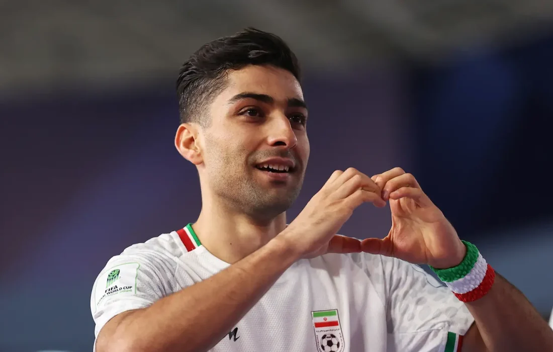 Aghapour, Karimi shine as Iran cruise