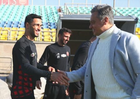 محبوب پرسپولیسی‌ها پشت آقا کریم