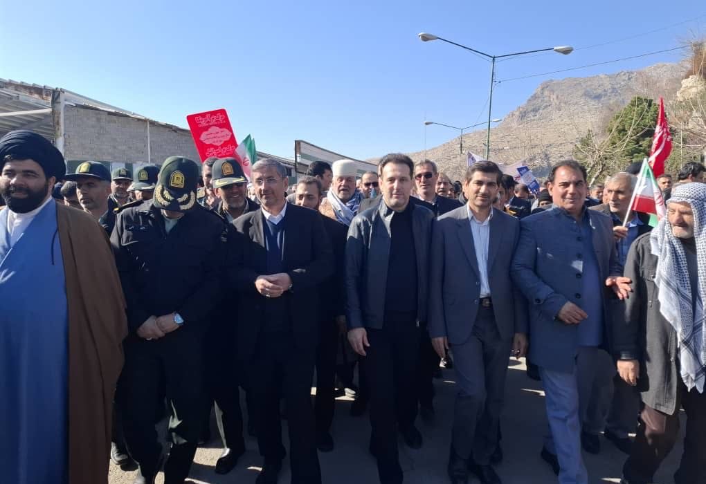 حضور آرش میراسماعیلی به همراه استاندار لرستان در راهپیمایی ۲۲ بهمن