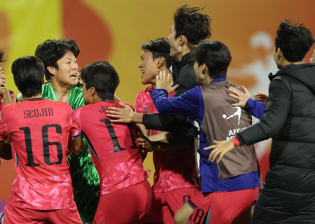 Hong stars as shootout win takes Korea Republic into semis