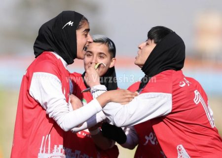 بازوبند کاپیتانی پرسپولیس اهدا شد!