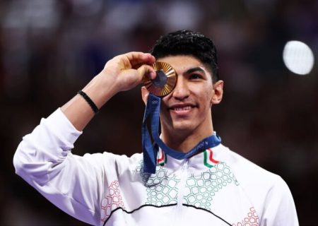 چشم ها خیره به “گراند پله”!