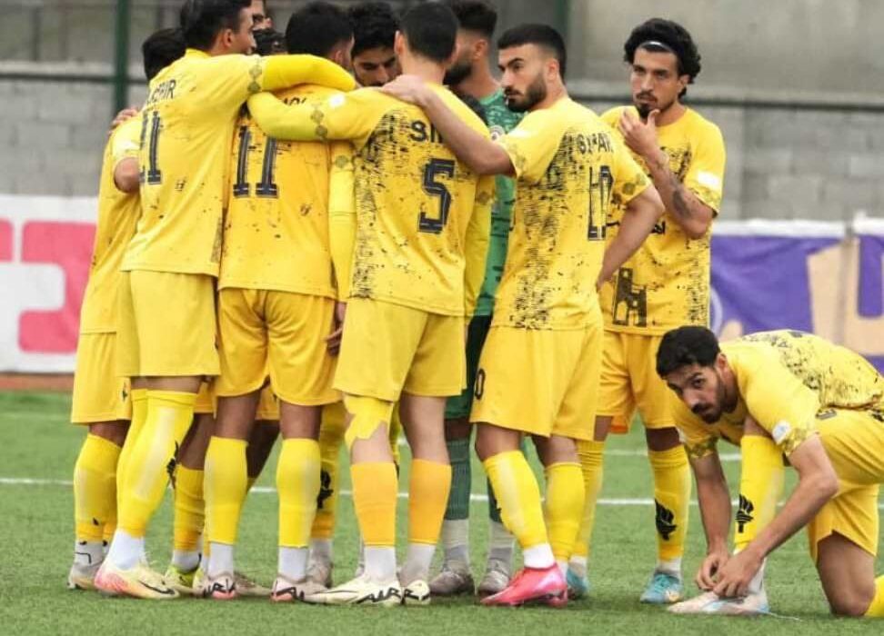 فجرشهید سپاسی شیراز با گرفتن ۱۴ امتیاز دیگر به لیگ برترفوتبال صعود می کند