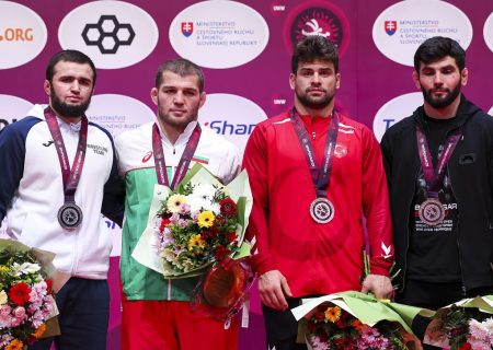 قهرمان کشتی جهان روی دست مسی بلند شد