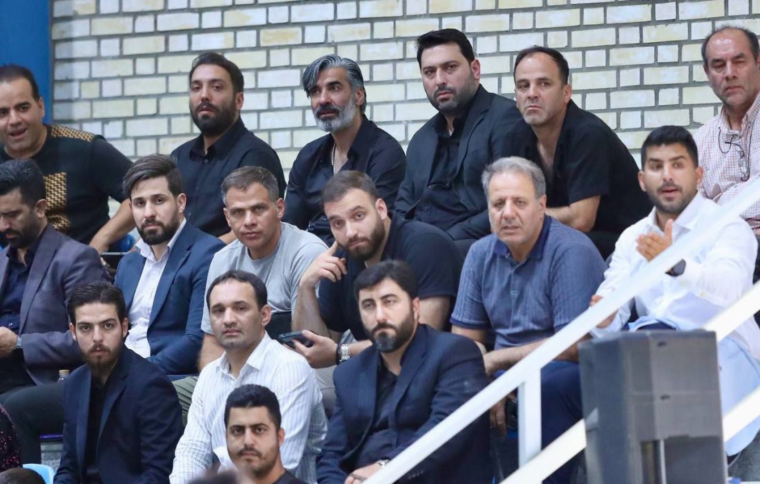 سرمربی تیم ملی همزمان سه مسابقه لیگ را دید!